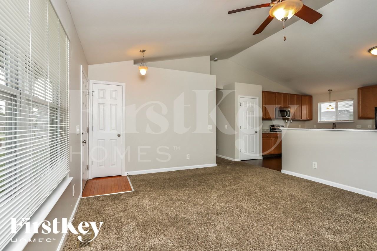 322 Aspen Creek Dr - Photo 3 of 15