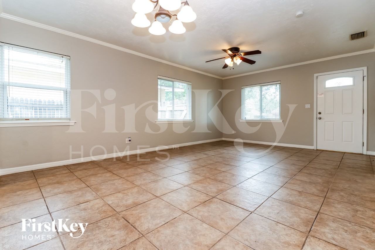 3113 Union St N - Photo 2 of 19