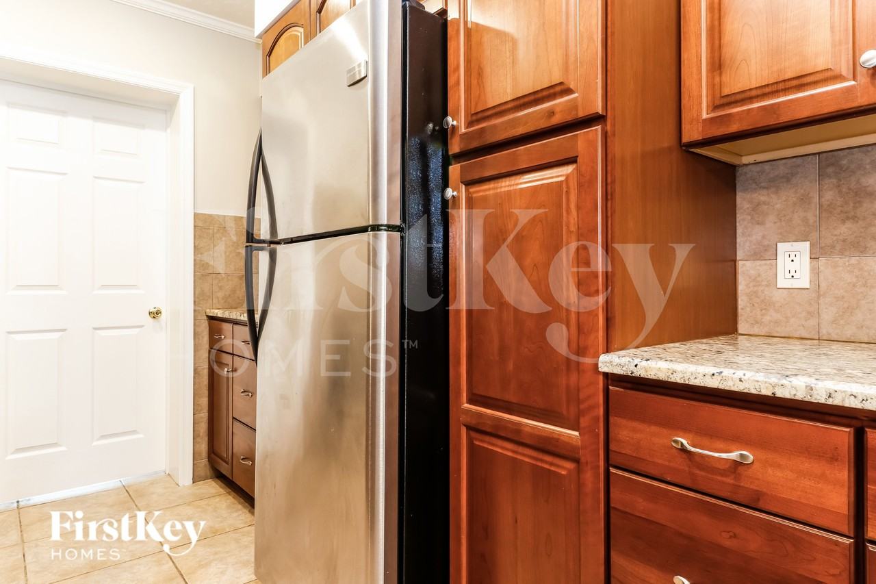 3113 Union St N - Photo 7 of 19