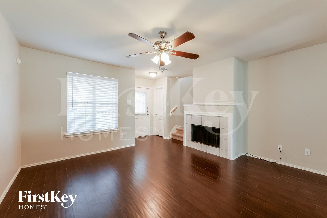 29635 Evergreen Hills Dr - Photo 4 of 15