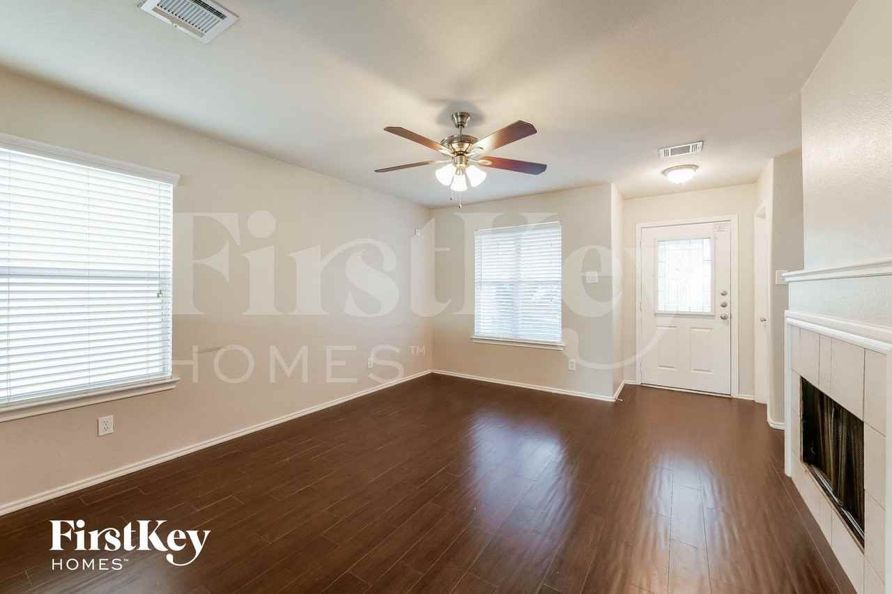 29635 Evergreen Hills Dr - Photo 5 of 15