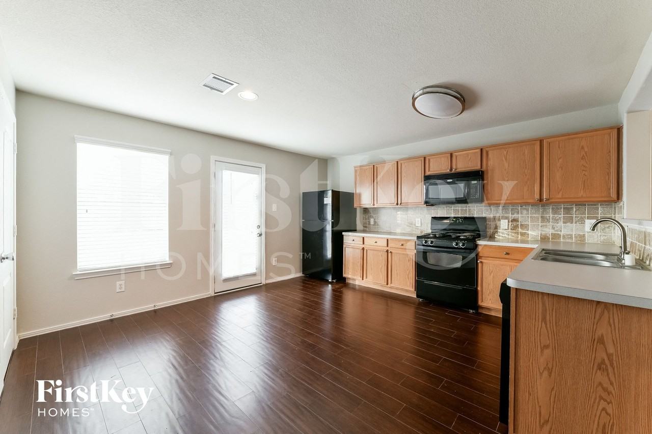 29635 Evergreen Hills Dr - Photo 6 of 15