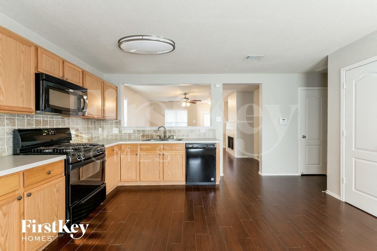 29635 Evergreen Hills Dr - Photo 7 of 15