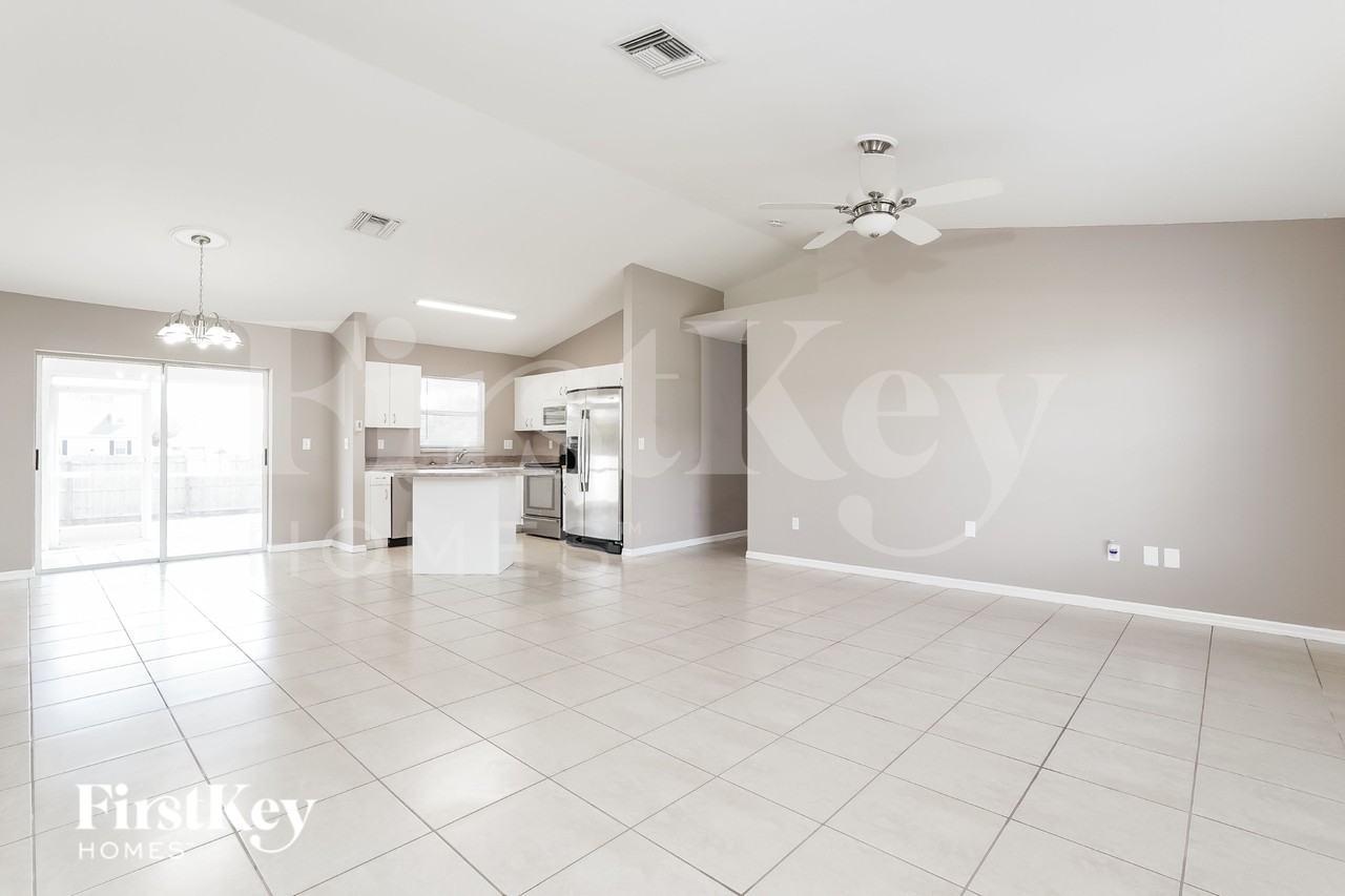 2715 Sw 1st Pl - Photo 3 of 16