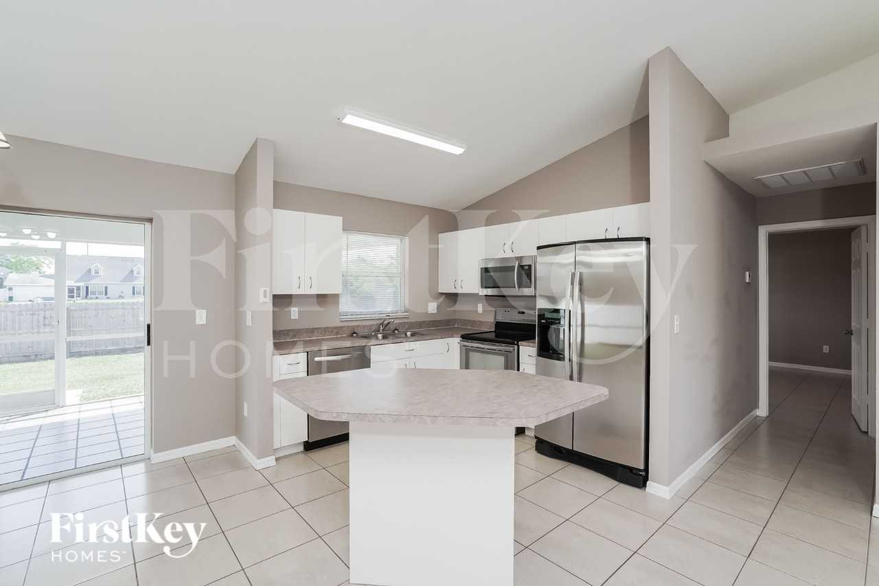 2715 Sw 1st Pl - Photo 6 of 16