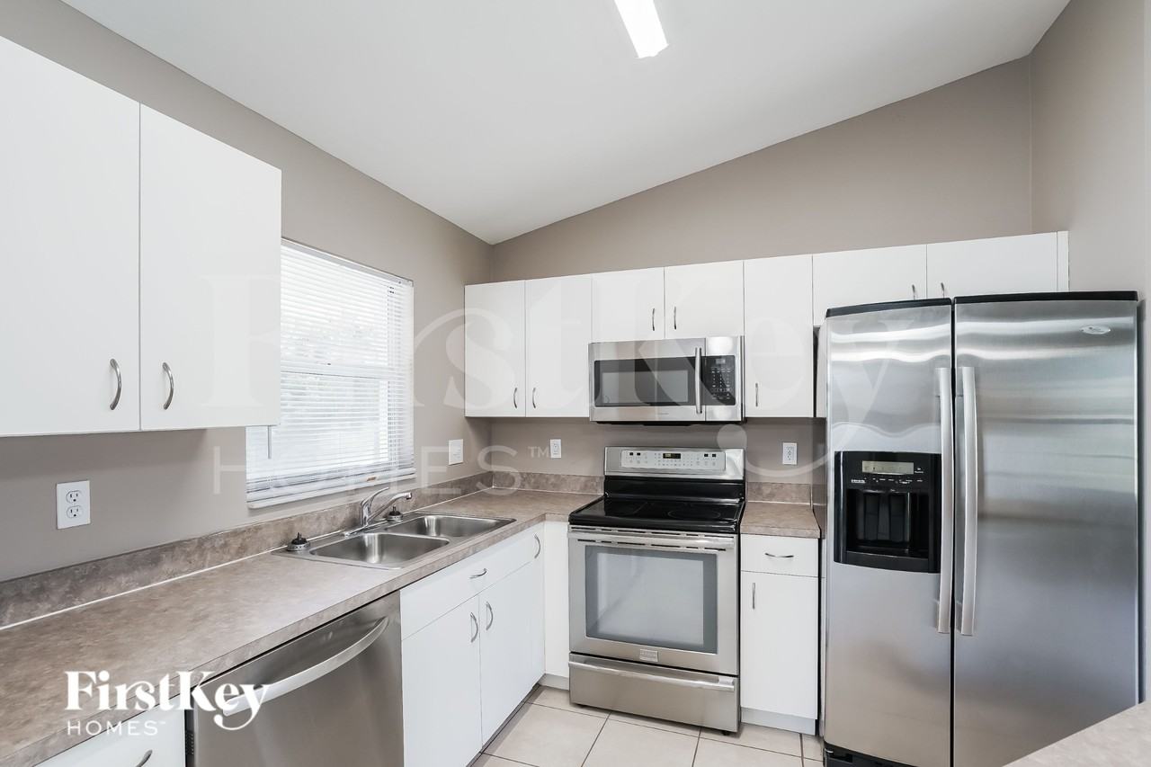 2715 Sw 1st Pl - Photo 7 of 16