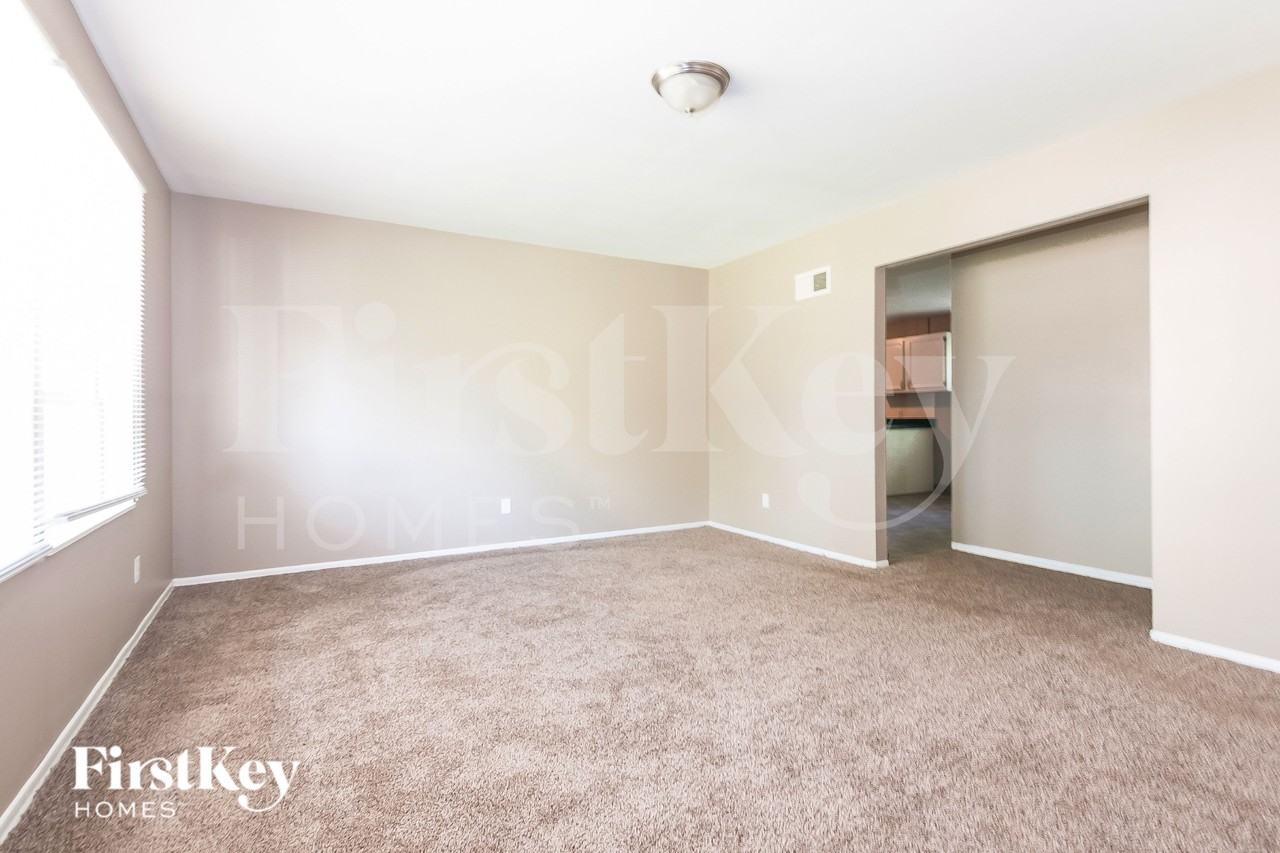 2655 Farber Dr - Photo 3 of 15