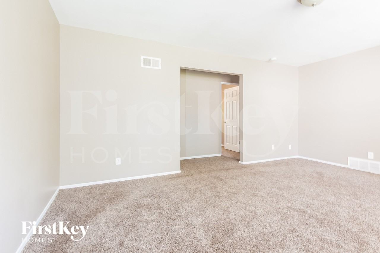 2655 Farber Dr - Photo 4 of 15