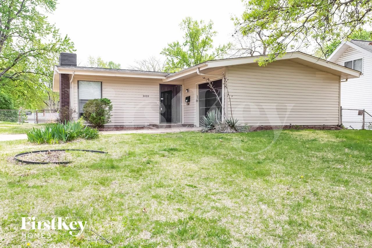 2420 Cherry Ln - Photo 2 of 15