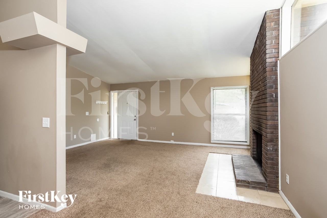 2420 Cherry Ln - Photo 5 of 15