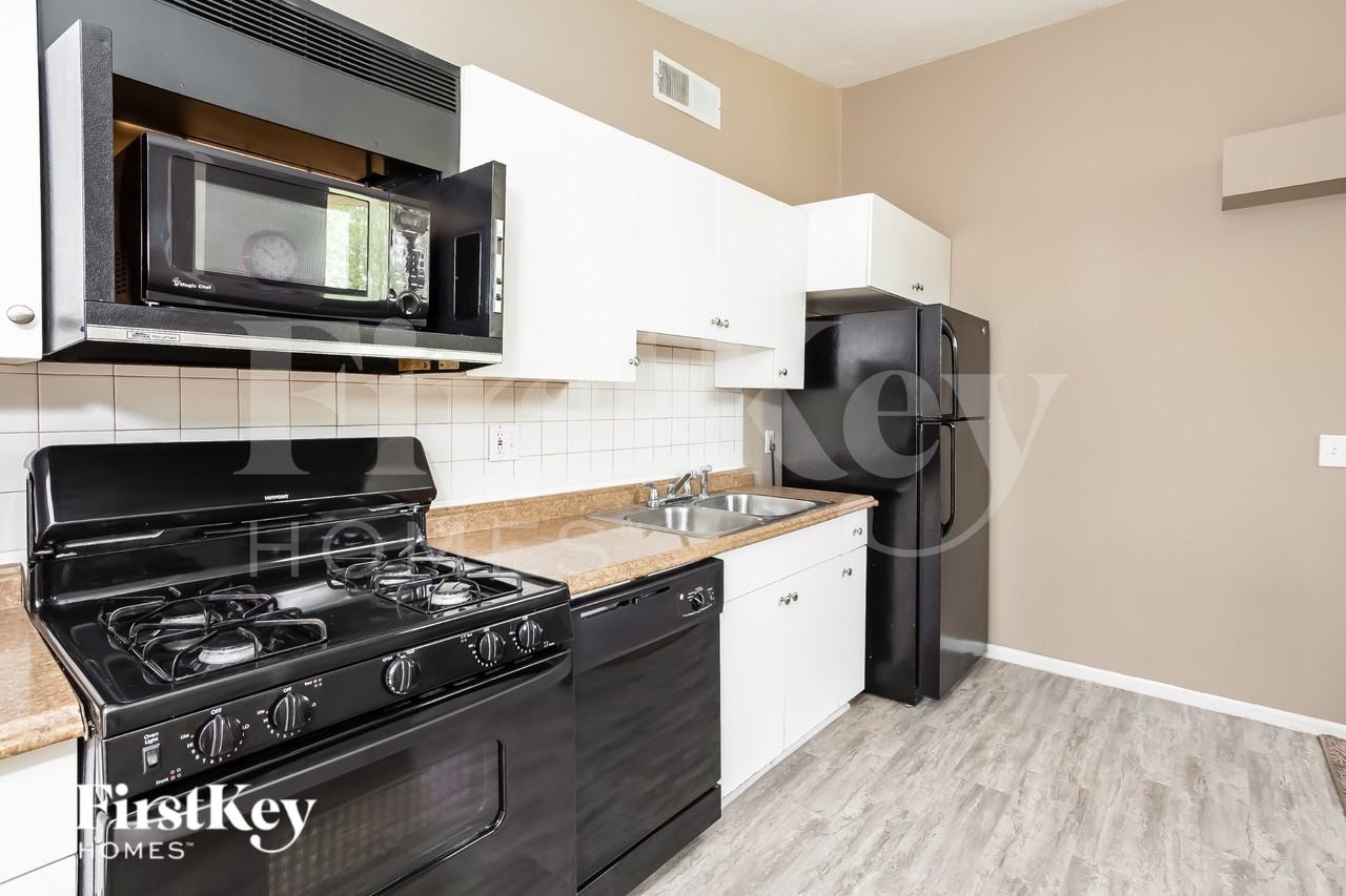 2420 Cherry Ln - Photo 7 of 15