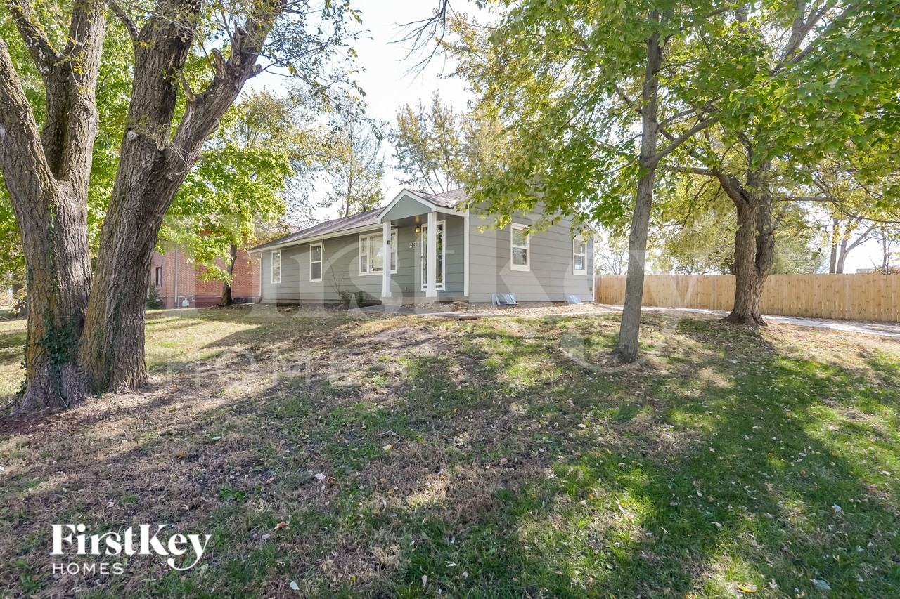 201 E Hale St - Photo 3 of 16