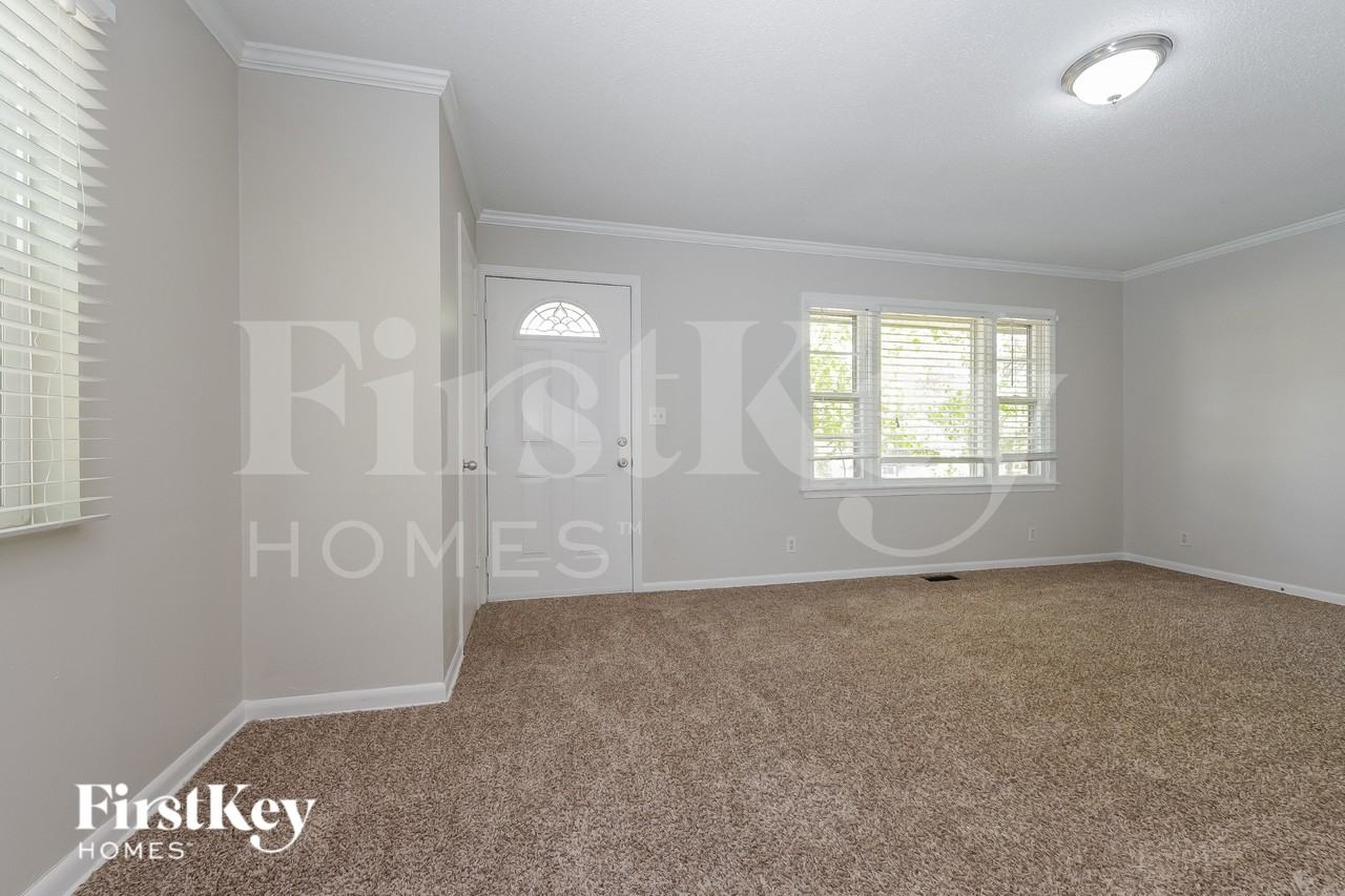 201 E Hale St - Photo 5 of 16