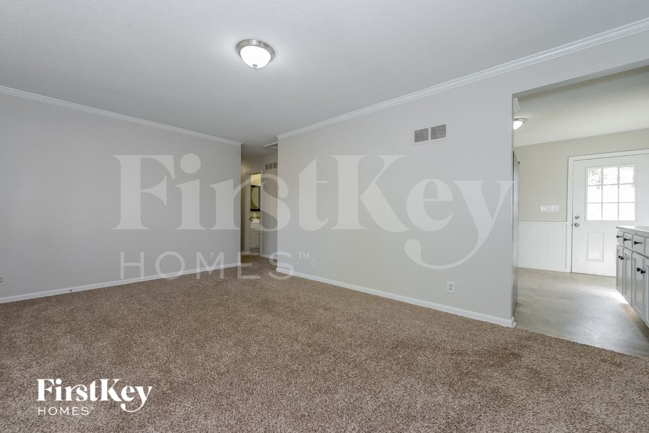 201 E Hale St - Photo 6 of 16