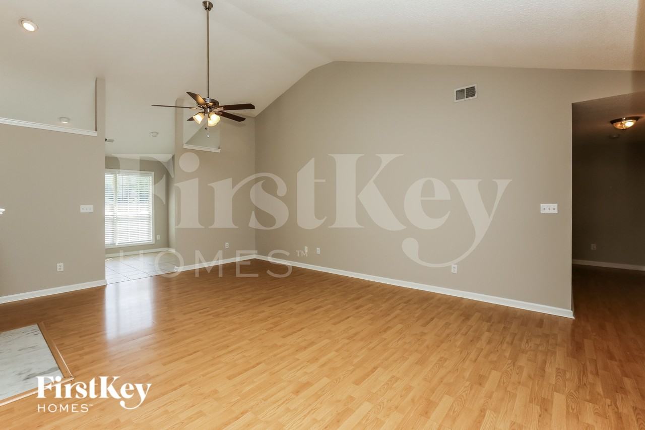 200 Summer Hill Dr - Photo 3 of 16