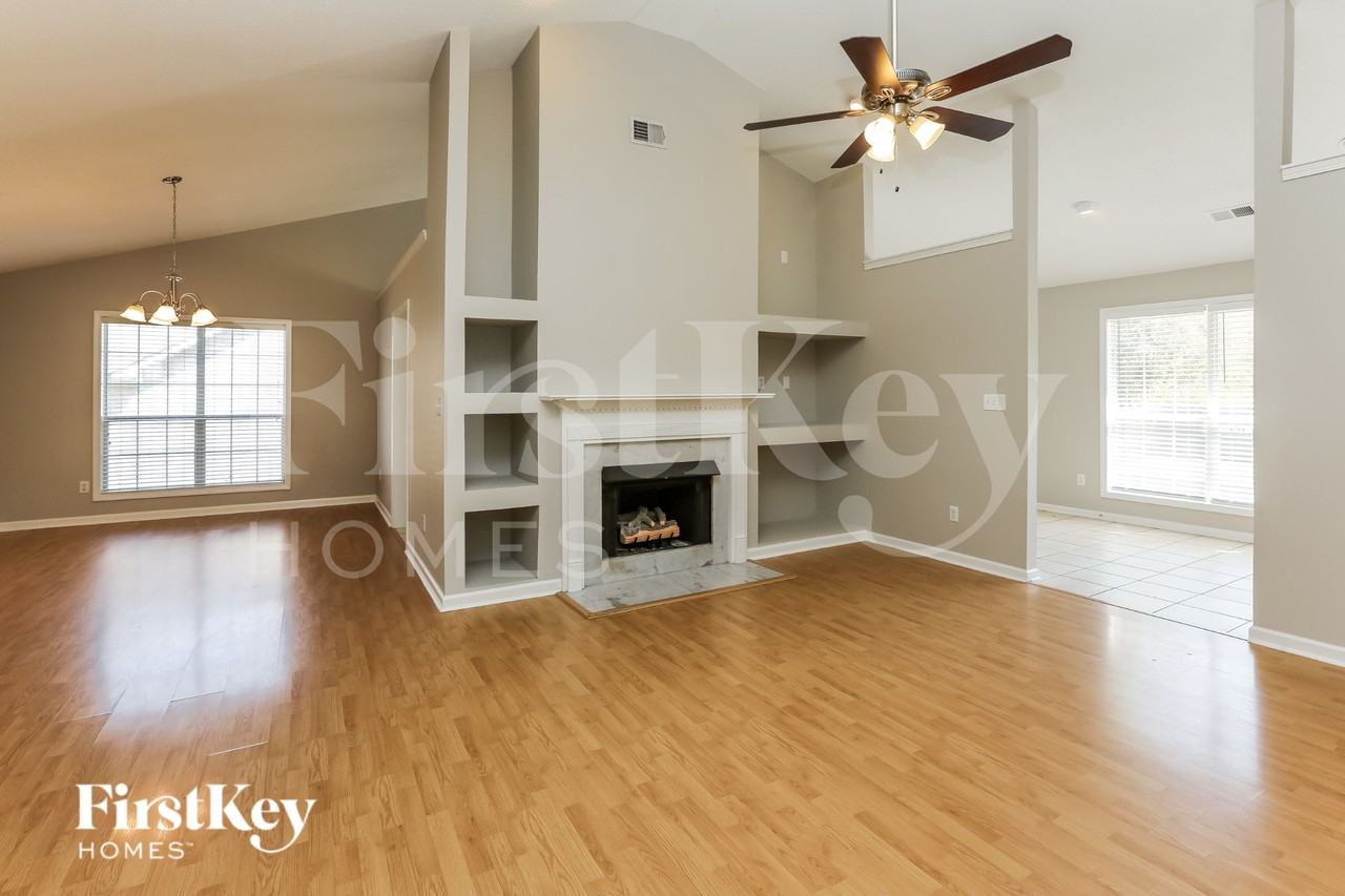 200 Summer Hill Dr - Photo 4 of 16