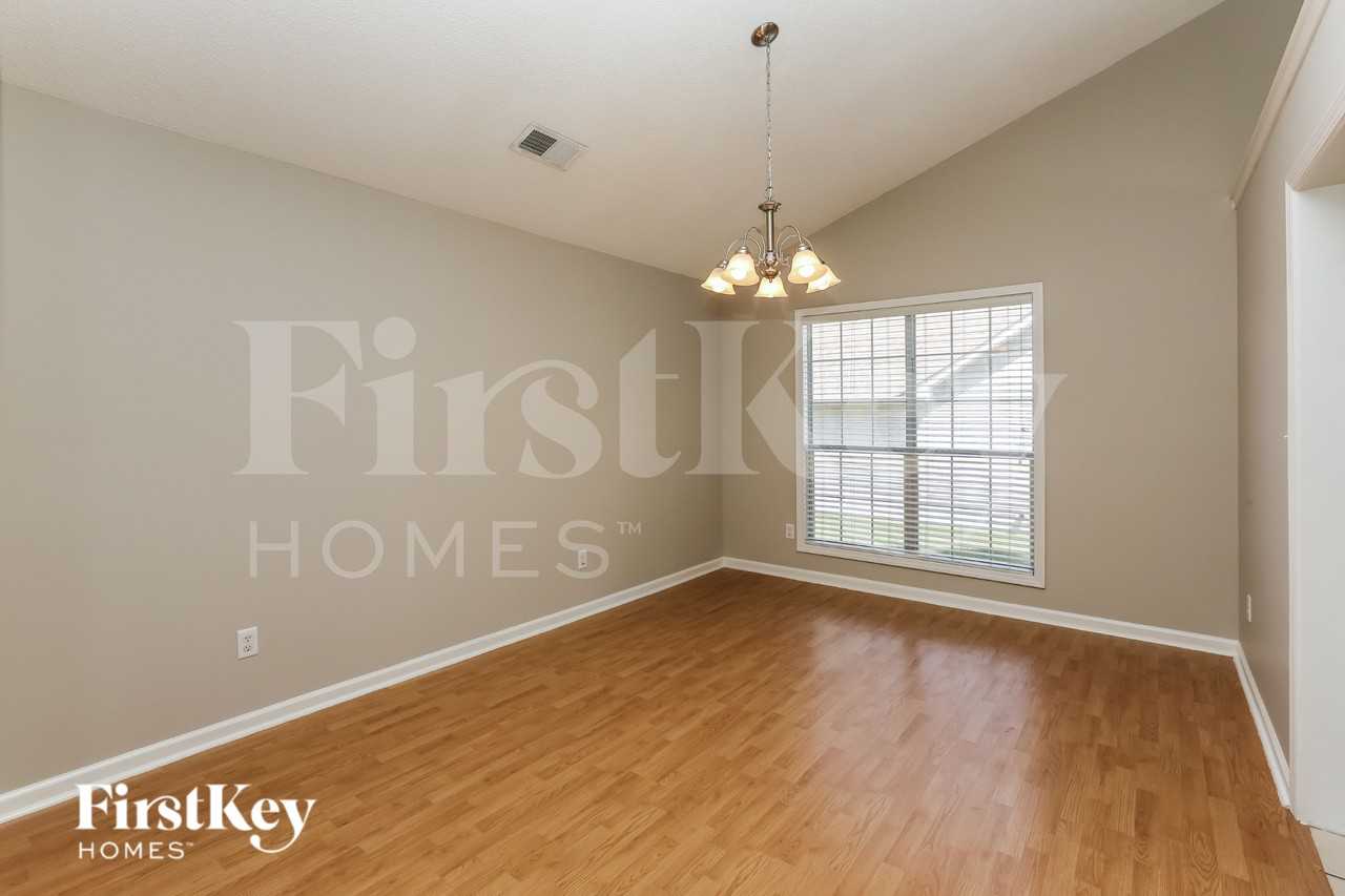 200 Summer Hill Dr - Photo 5 of 16