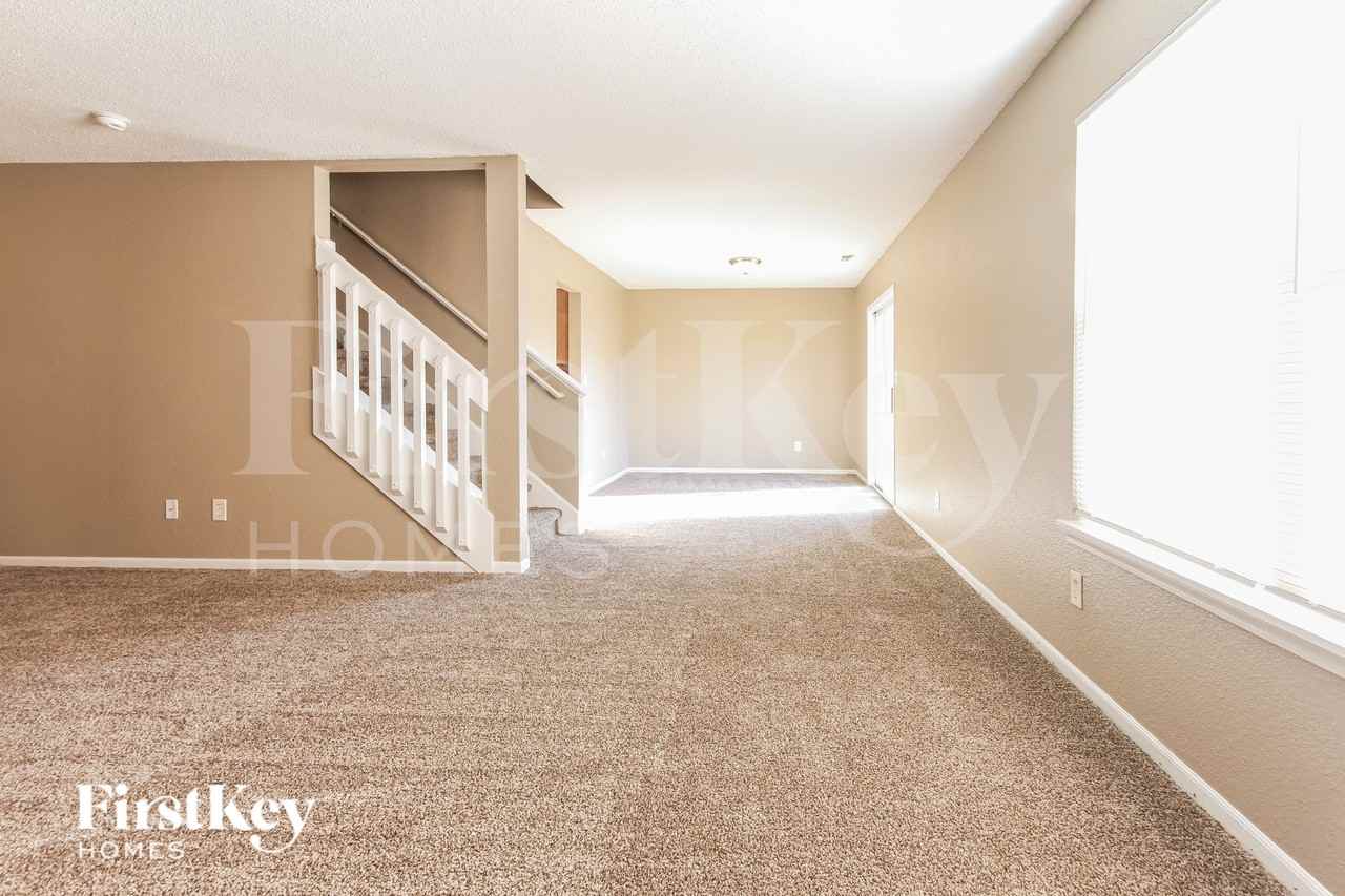 1820 Long Lake Dr - Photo 4 of 16