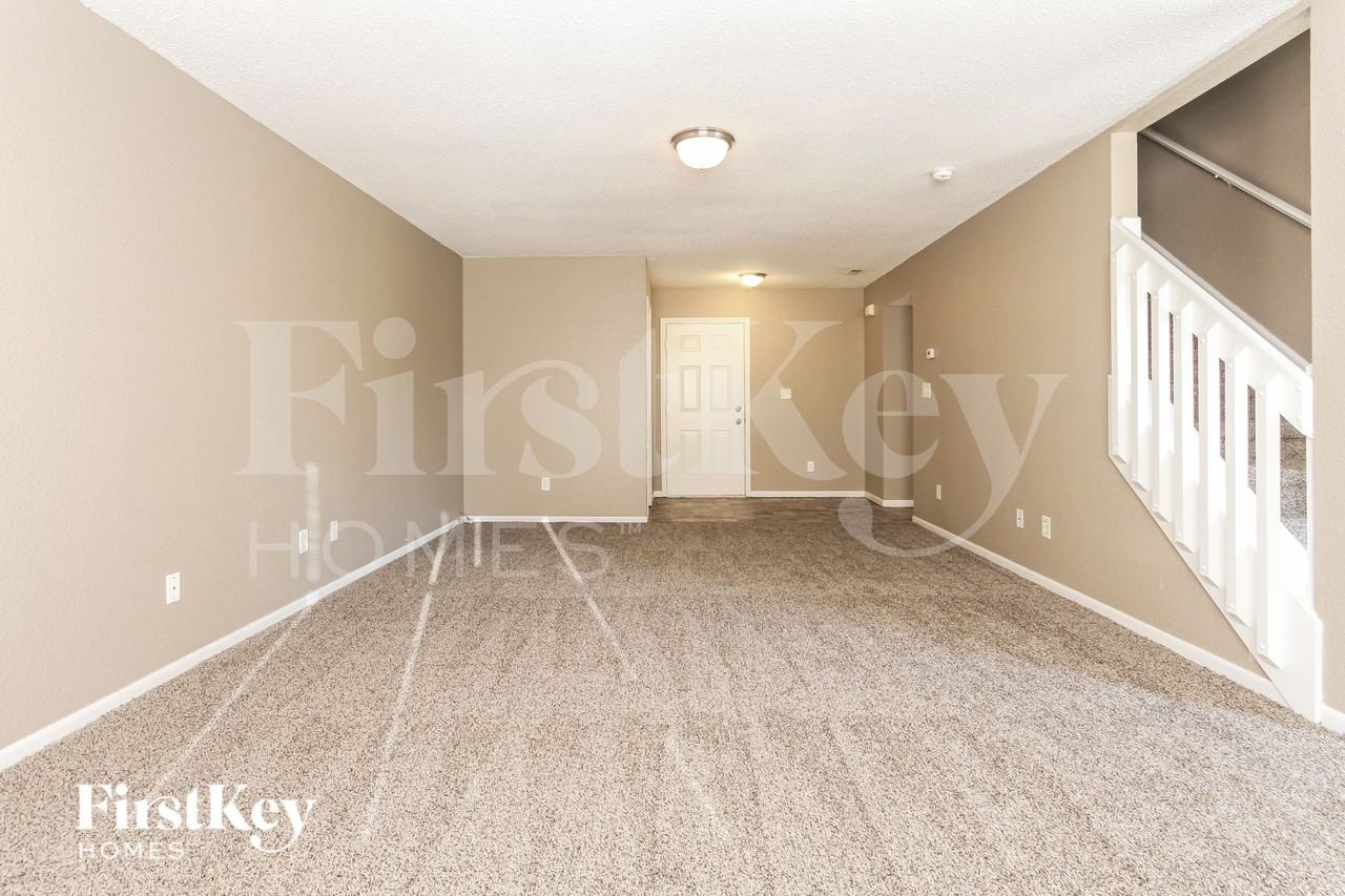 1820 Long Lake Dr - Photo 5 of 16