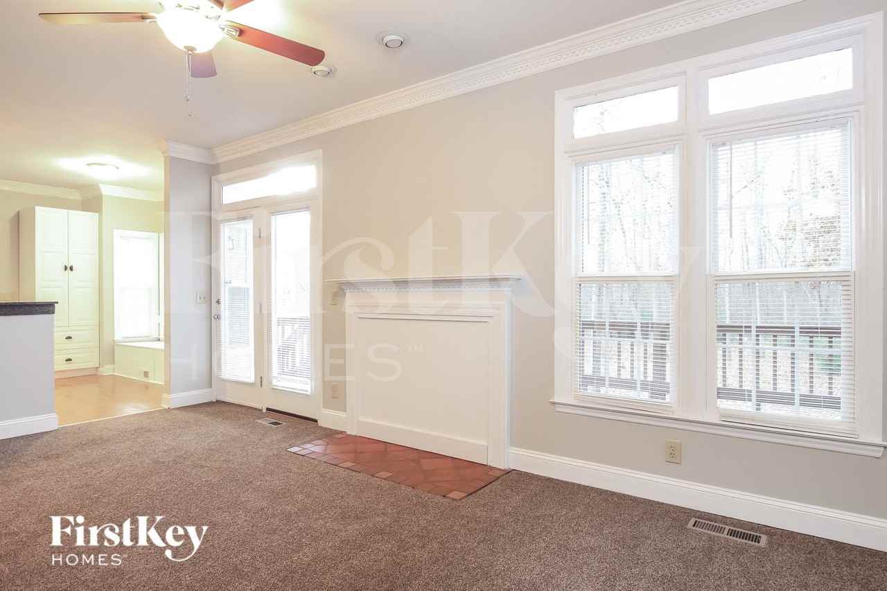 1792 Glenridge Dr - Photo 2 of 15