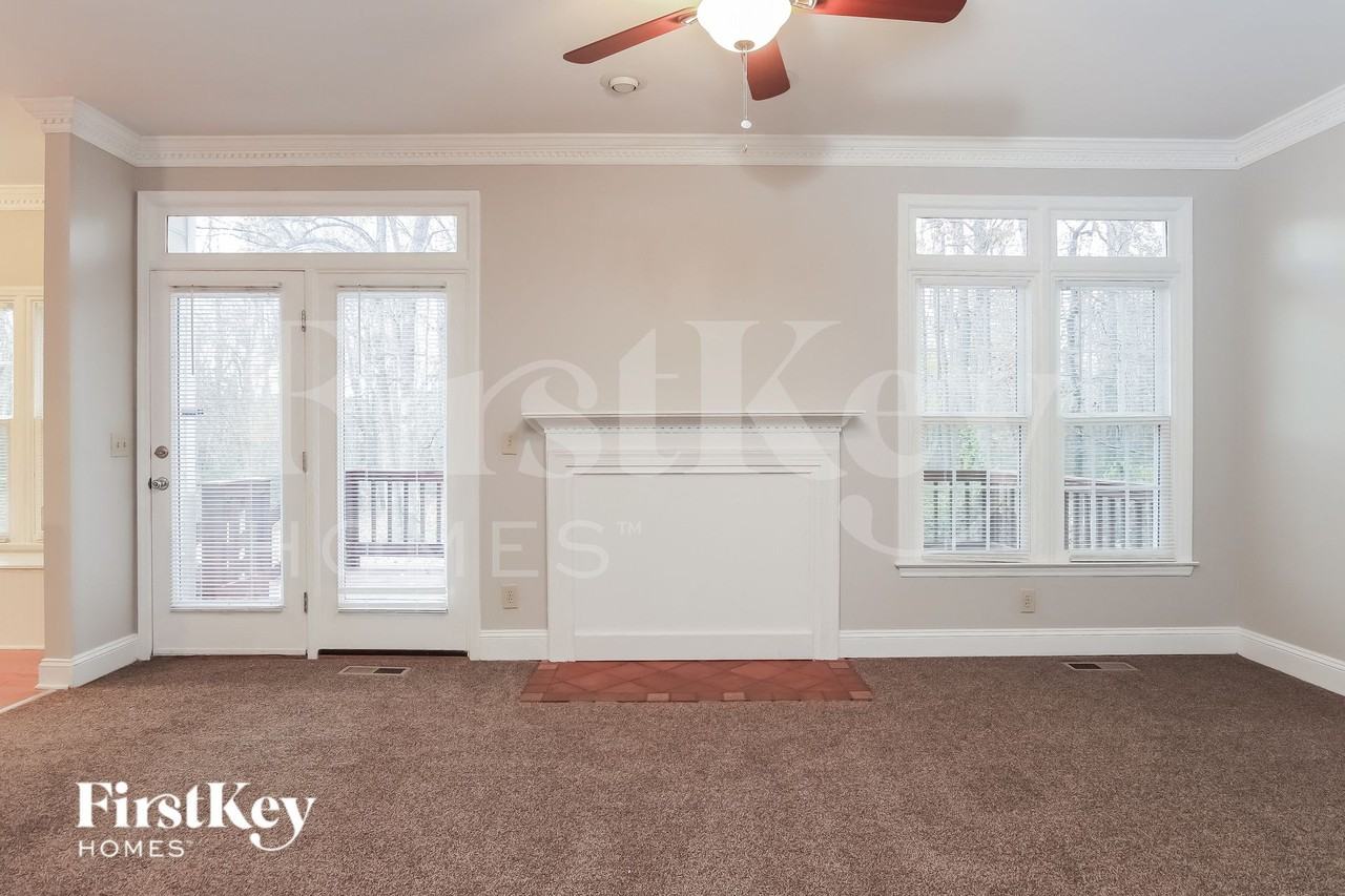 1792 Glenridge Dr - Photo 3 of 15