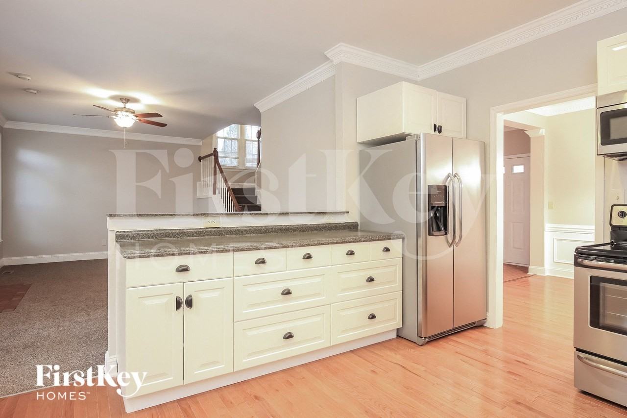 1792 Glenridge Dr - Photo 6 of 15