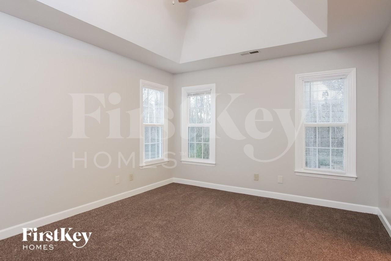 1792 Glenridge Dr - Photo 7 of 15