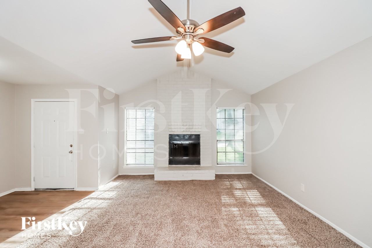 15818 Nutcracker Ct - Photo 3 of 19