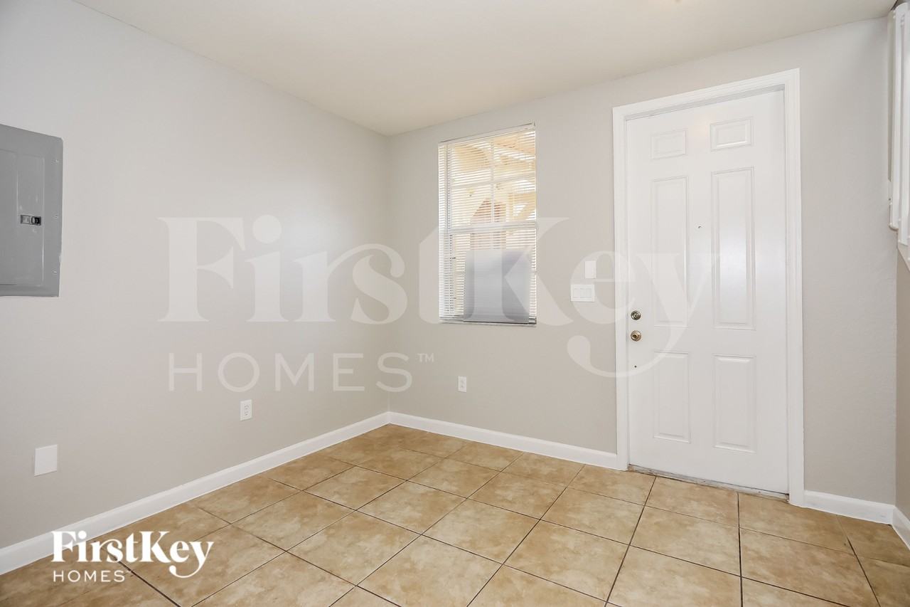 1495 Neavenue #102 - Photo 2 of 19