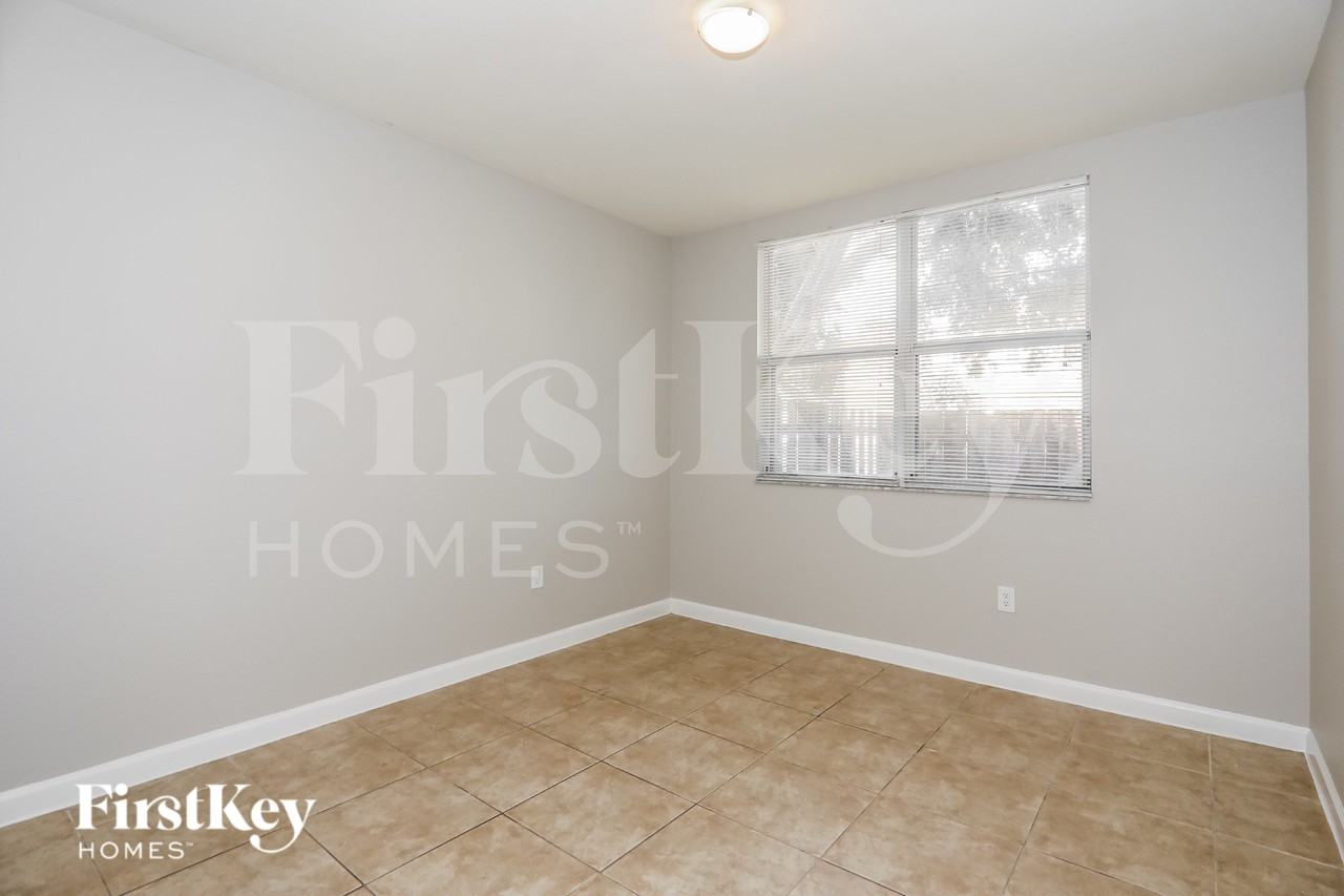 1495 Neavenue #102 - Photo 3 of 19