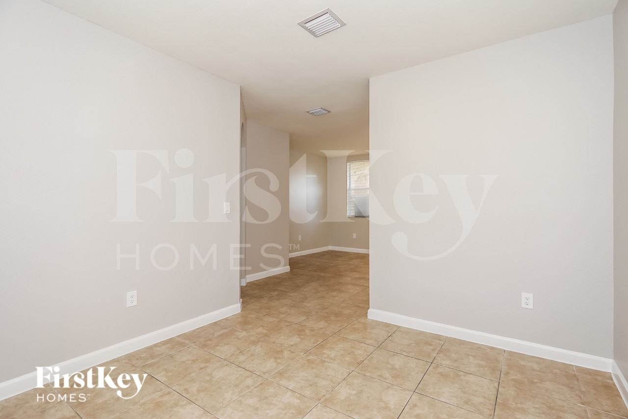 1495 Neavenue #102 - Photo 5 of 19