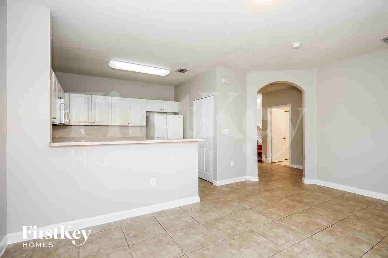 1495 Neavenue #102 - Photo 6 of 19