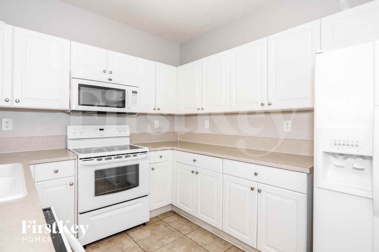 1495 Neavenue #102 - Photo 7 of 19