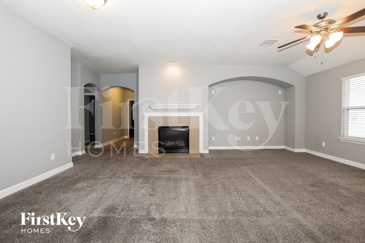 1434 Loxley Dr - Photo 2 of 18