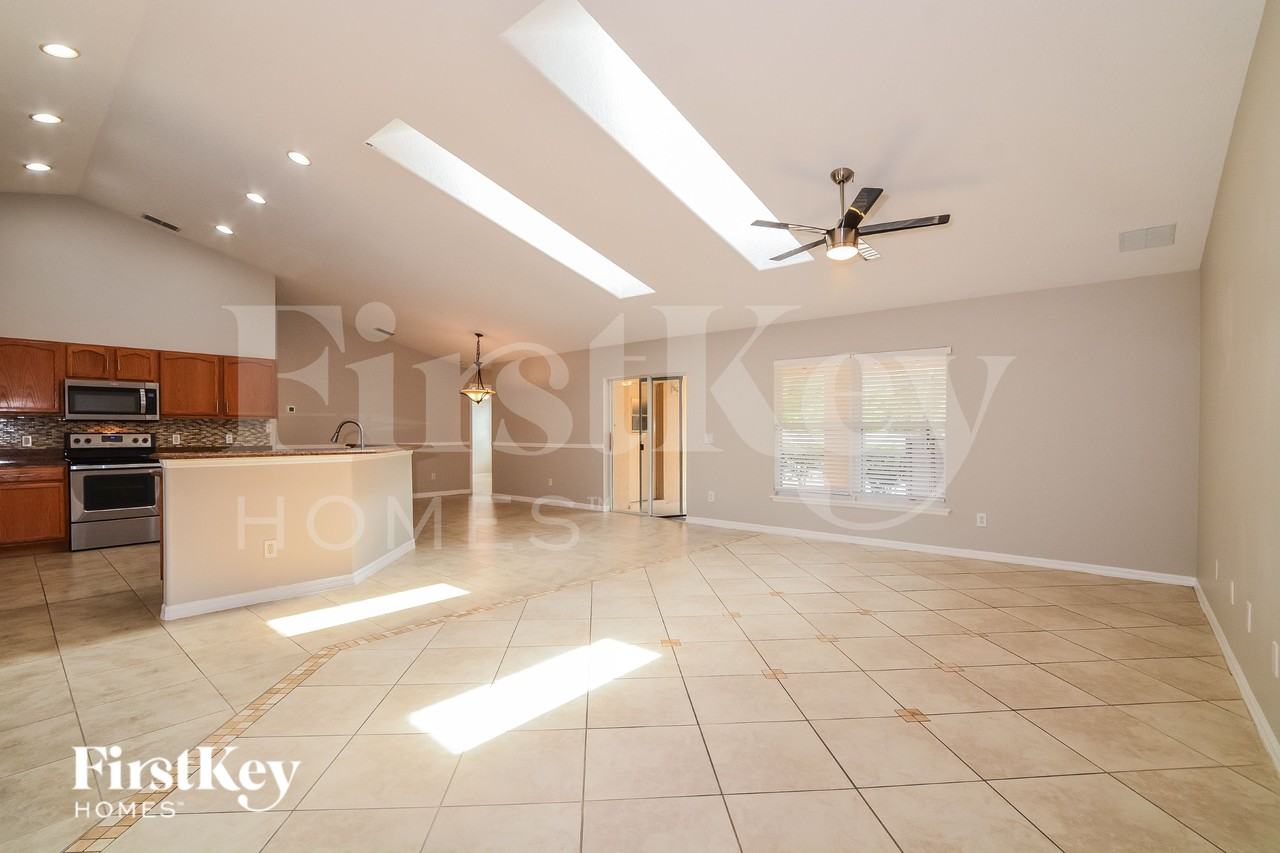 13219 Lakewind Dr - Photo 2 of 16