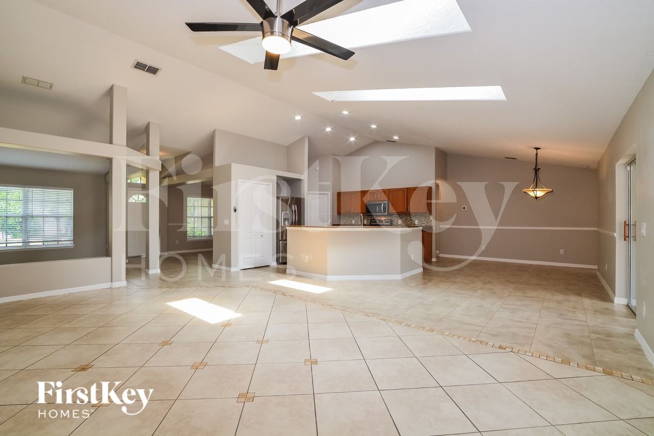 13219 Lakewind Dr - Photo 3 of 16