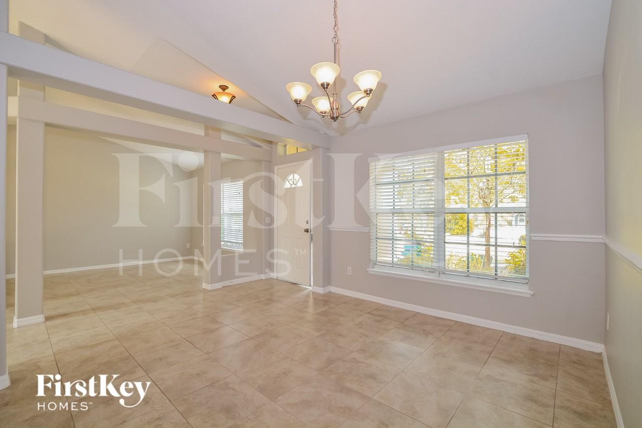 13219 Lakewind Dr - Photo 4 of 16