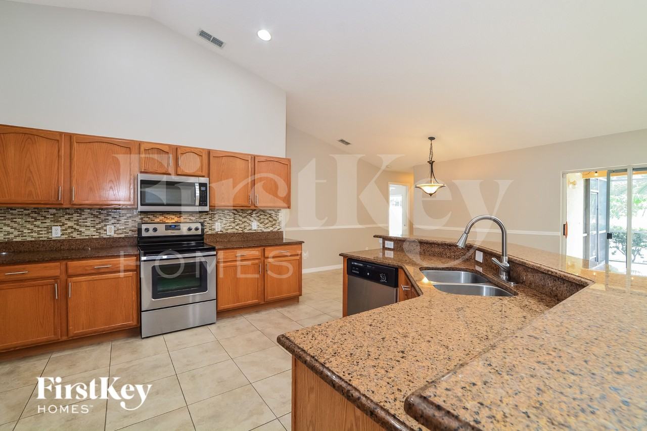 13219 Lakewind Dr - Photo 6 of 16