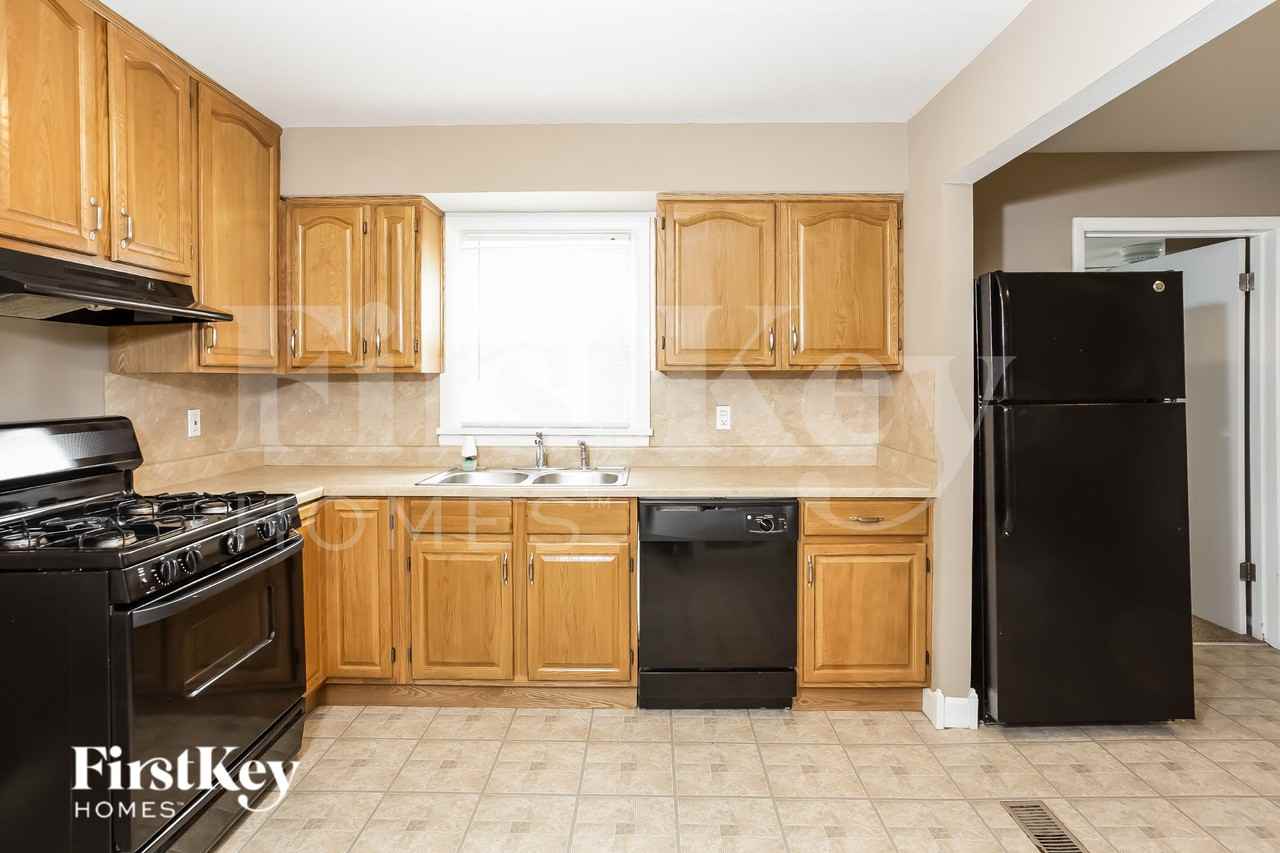 1290 Washington St - Photo 7 of 15