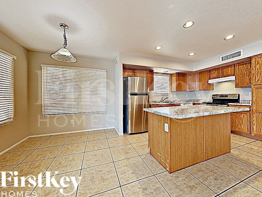 12405 W Montebello Ave - Photo 5 of 17