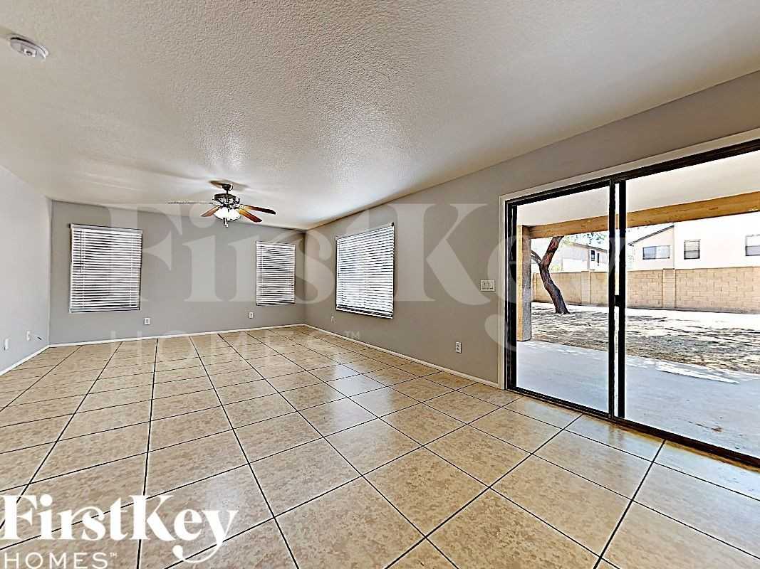 12405 W Montebello Ave - Photo 7 of 17