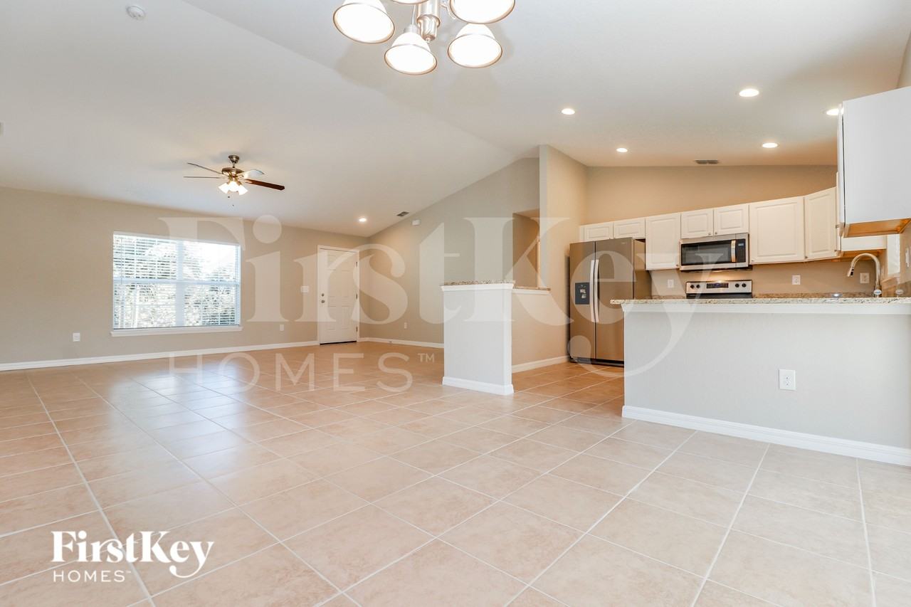 12252 Clarendon Ave - Photo 6 of 15