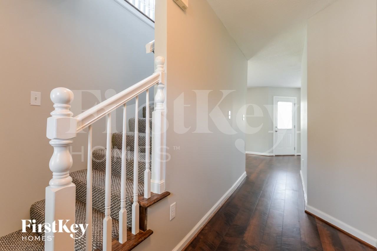 1186 King Arthur Ct - Photo 4 of 18