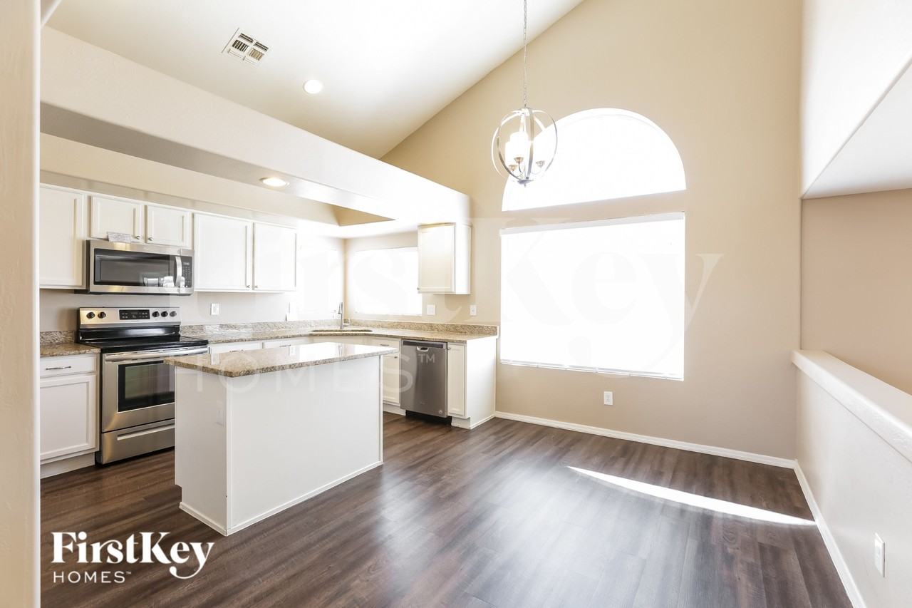 11009 W Frier Dr - Photo 6 of 16