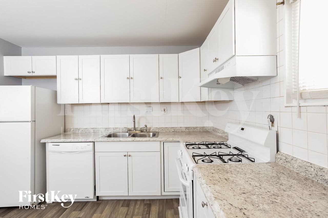 1095 Ozment Dr - Photo 7 of 15