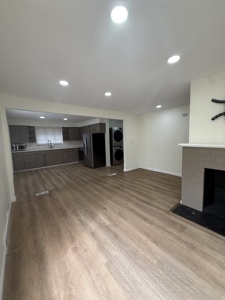 1636 S St - Photo 3 of 14