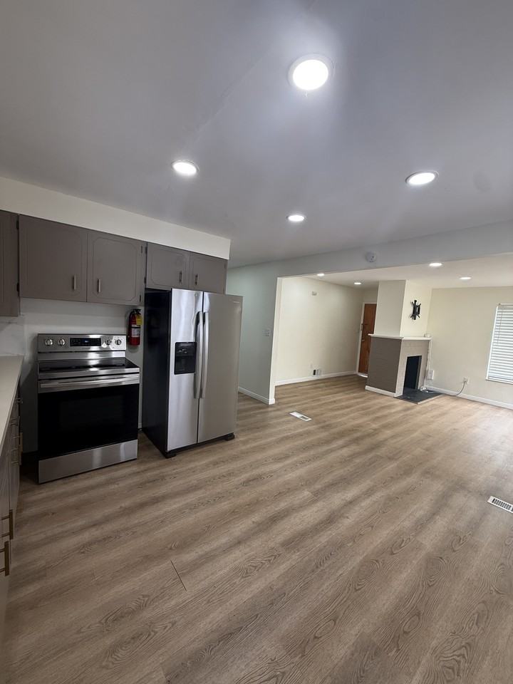 1636 S St - Photo 6 of 14