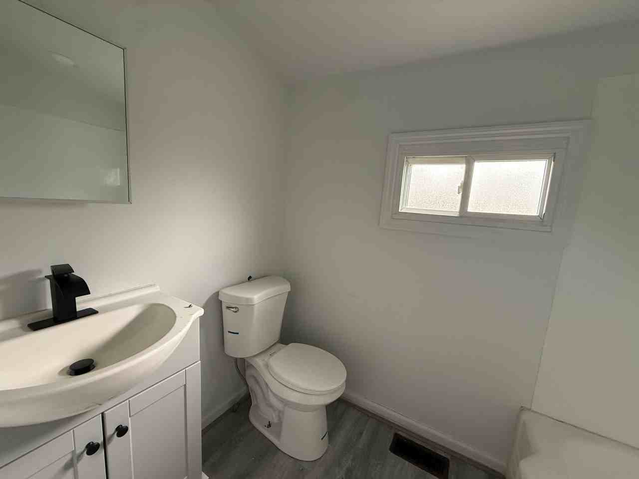 2487 Walnut St - Photo 5 of 9