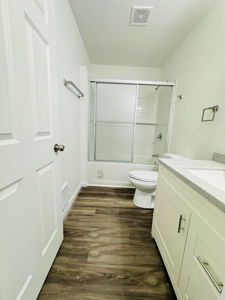 700 Mansfield Ct #702 - Photo 4 of 8