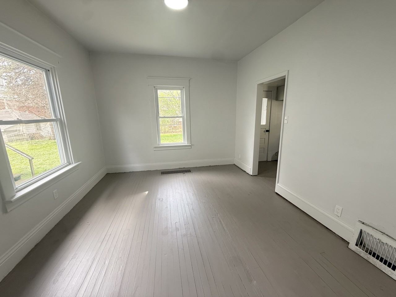 720 Baldwin Ave - Photo 5 of 10